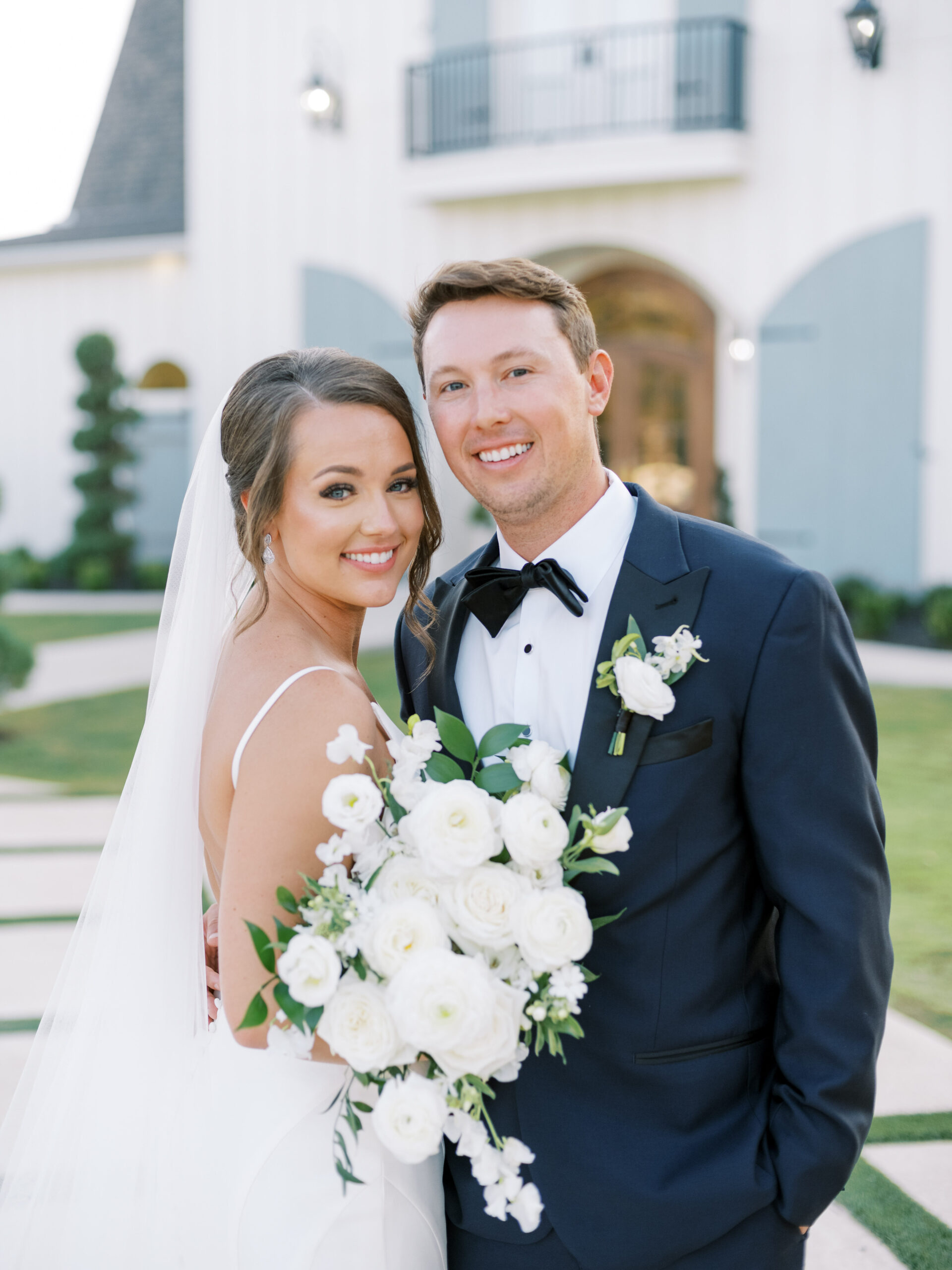 Bride and groom portrait, photographed by Dallas Wedding Photographer, Bethany Erin Photography. 