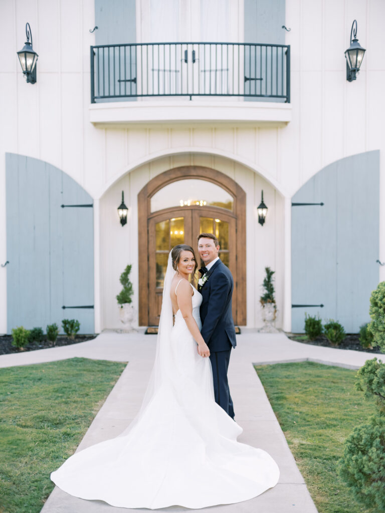 Bride and groom photographed by Dallas Wedding Photographer, Bethany Erin Photography. 