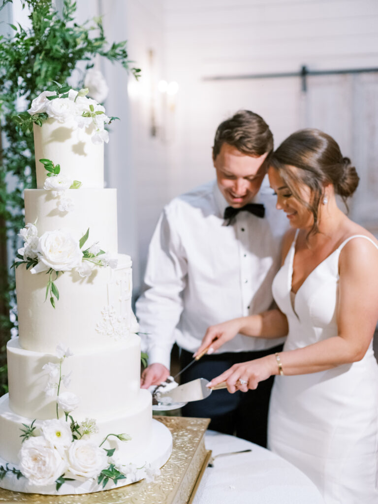 Bride and groom cut cake, photographed by Dallas Wedding Photographer, Bethany Erin Photography. 
