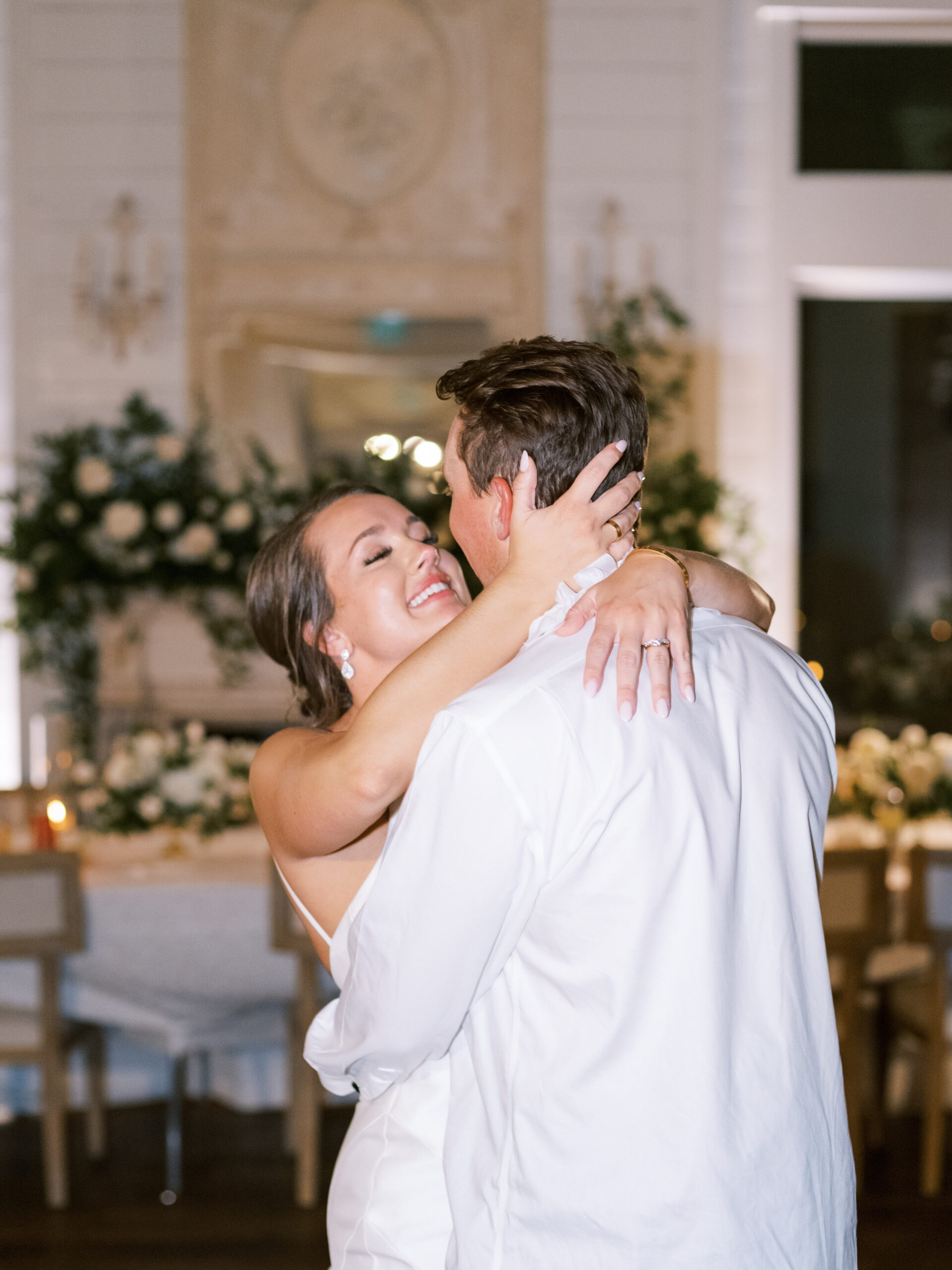 Bride and groom share last dance, photographed by Dallas Wedding Photographer, Bethany Erin Photography. 